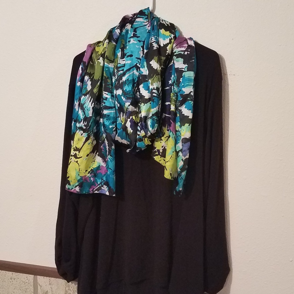 Abstract design silky-type scarf